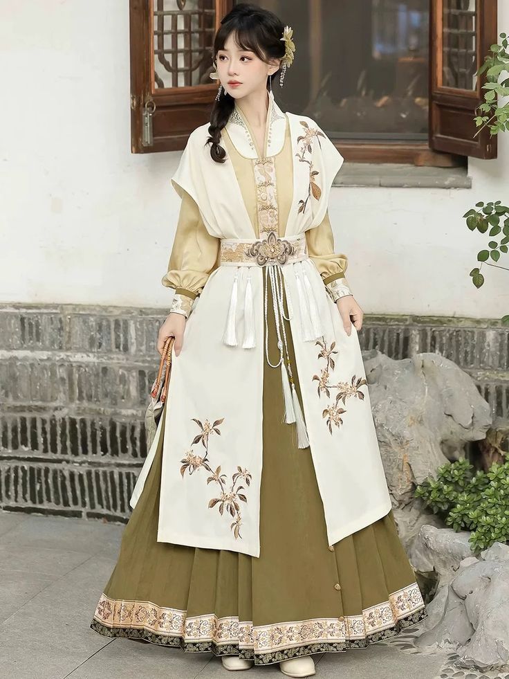 The Horoscope of the White Sheep in Hanfu Fashion:A Journey into the Life of a 9-Year-Old Aries The Horoscope of the White Sheep in Hanfu Fashion:A Journey into the Life of a 9-Year-Old Aries