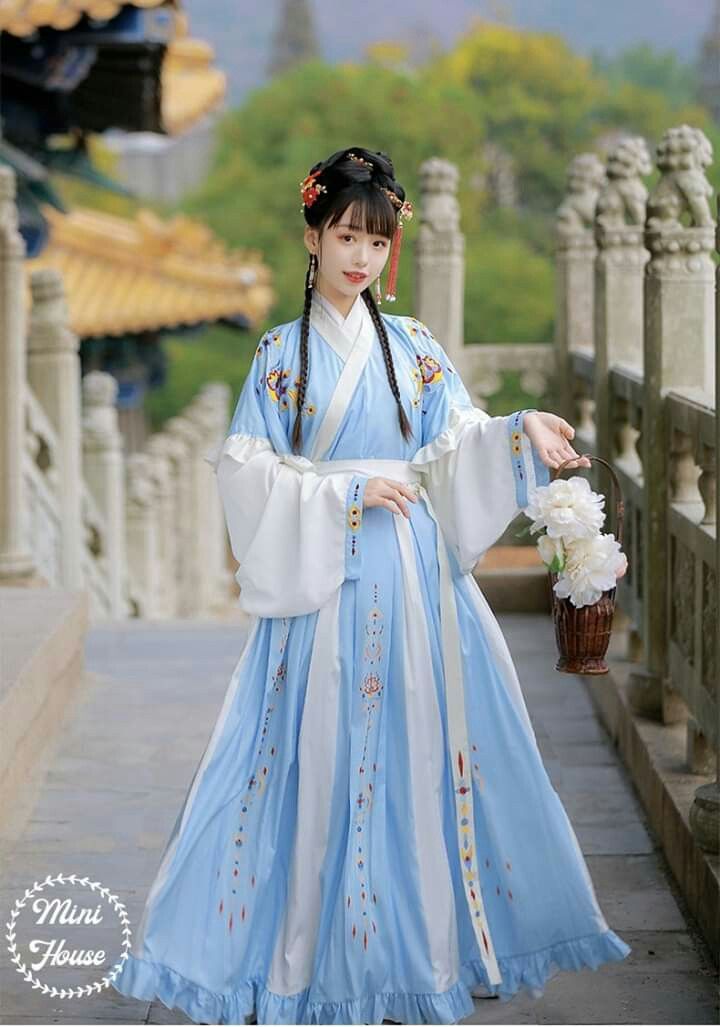 The Elegance of Traditional Chinese Clothing:The Story of Luo Mengs Tang Suit The Elegance of Traditional Chinese Clothing:The Story of Luo Mengs Tang Suit