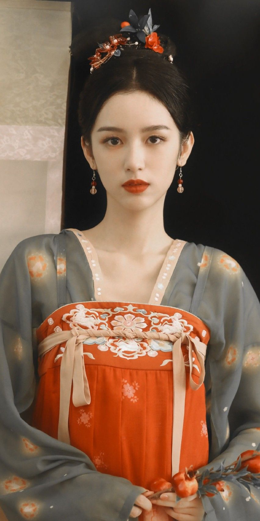The Latest in Ice Silk Cheongsam Fashion The Latest in Ice Silk Cheongsam Fashion