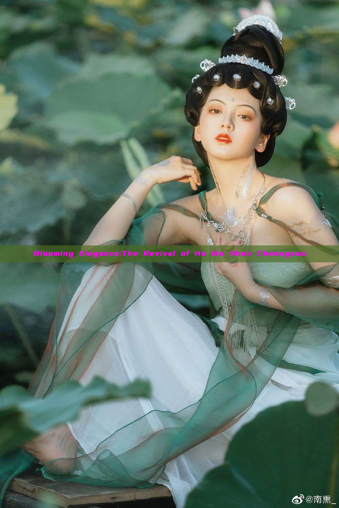 Blooming Elegance:The Revival of Hu Mu Shen Cheongsam Blooming Elegance:The Revival of Hu Mu Shen Cheongsam