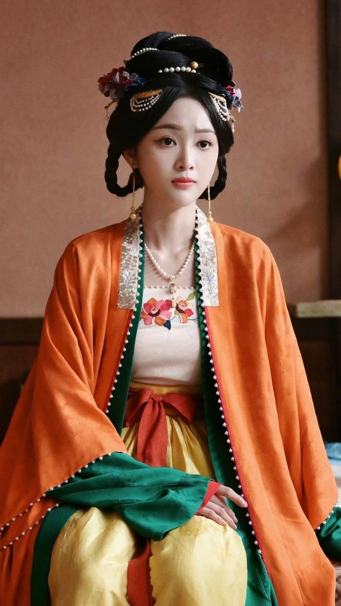 Summer in a Hanfu Robe:A Girls Journey into Traditional Chinese Elegance Summer in a Hanfu Robe:A Girls Journey into Traditional Chinese Elegance