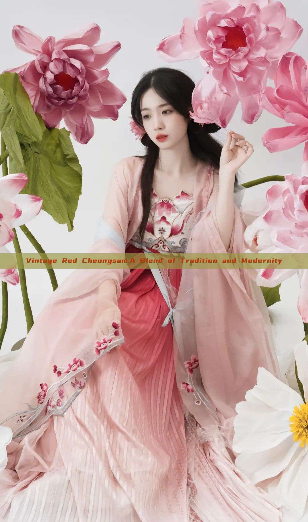 Vintage Red Cheongsam:A Blend of Tradition and Modernity Vintage Red Cheongsam:A Blend of Tradition and Modernity