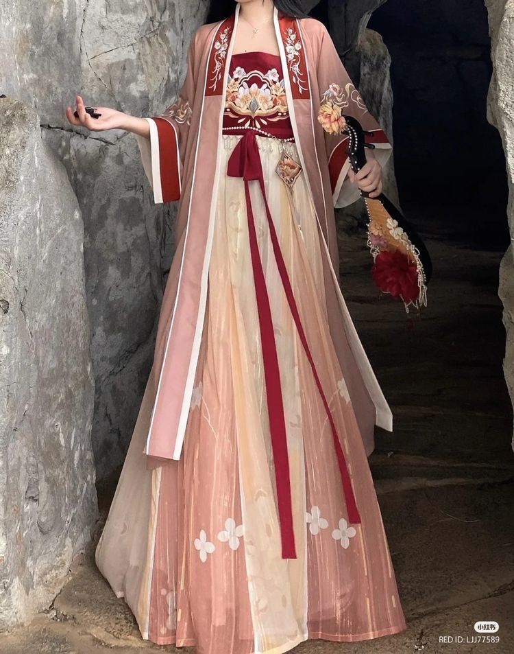 The Splendor of Imperial Court:The Story of Ma Han Clothing The Splendor of Imperial Court:The Story of Ma Han Clothing