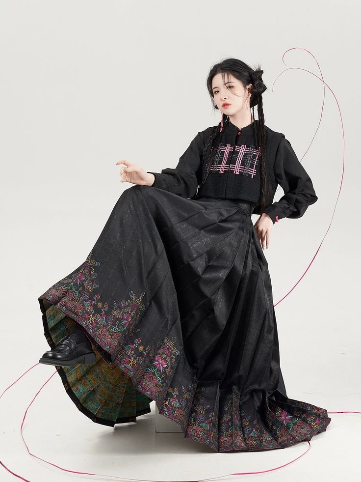 Miniature Figures Embracing the New Chinese Style Cheongsam for Autumn-Winter Miniature Figures Embracing the New Chinese Style Cheongsam for Autumn-Winter
