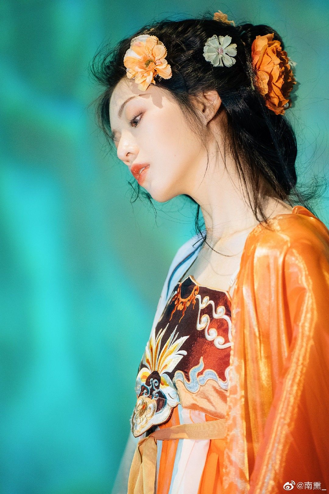 The Significance of Wearing Cheongsam for Exam Success:A Cultural Reflection The Significance of Wearing Cheongsam for Exam Success:A Cultural Reflection