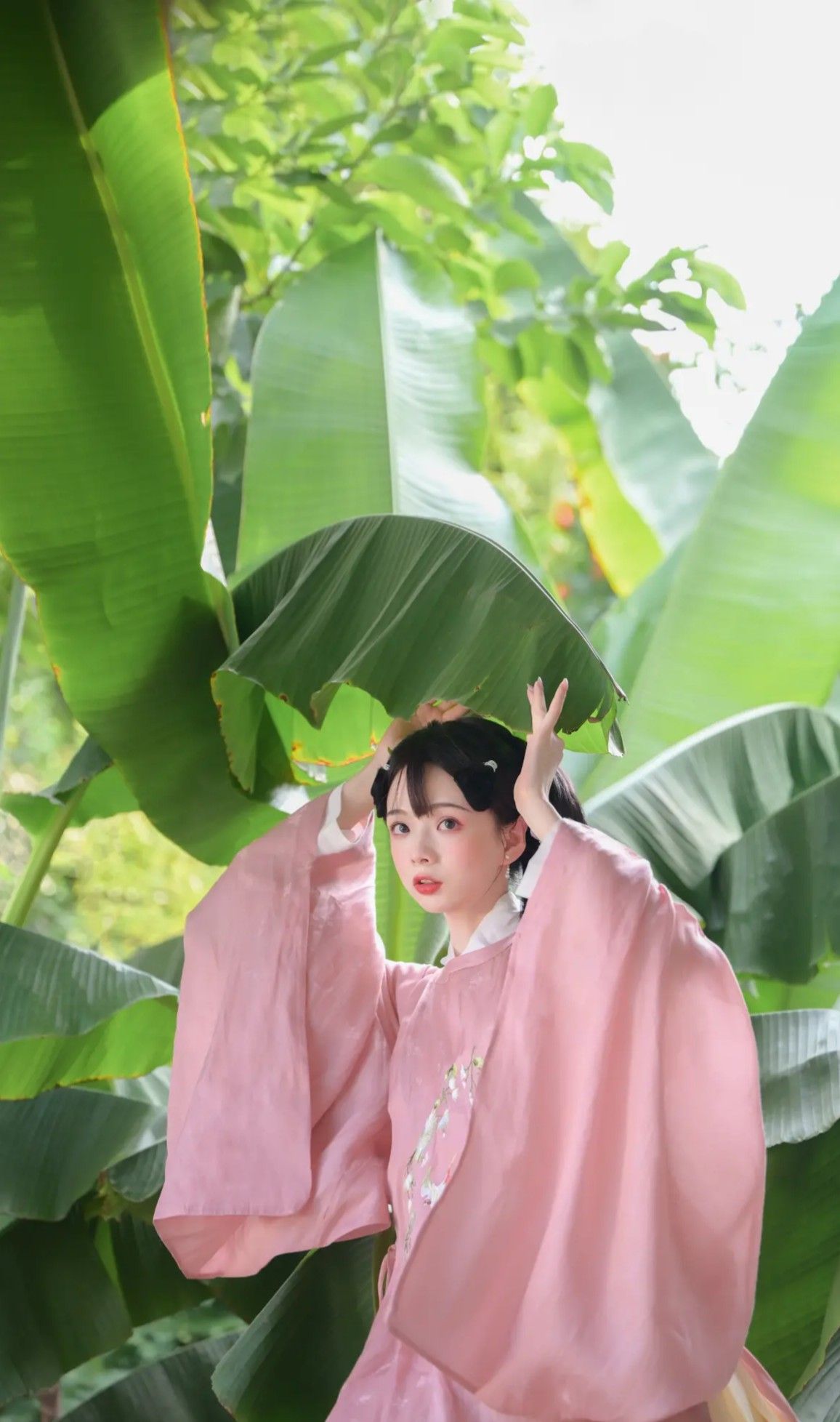 Summer Elegance:High School Girls in Traditional Hanfu Fashion Summer Elegance:High School Girls in Traditional Hanfu Fashion