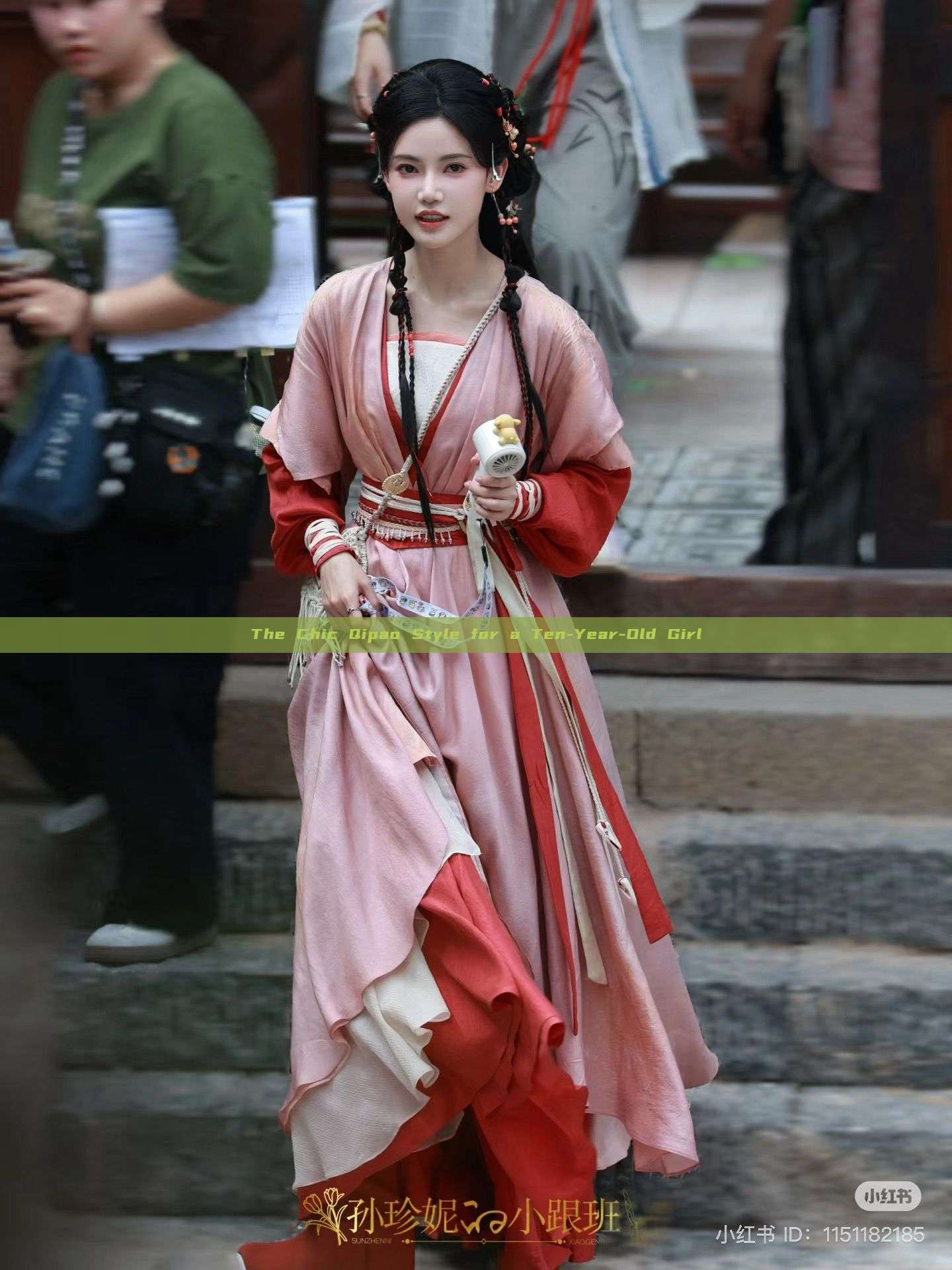 The Chic Qipao Style for a Ten-Year-Old Girl The Chic Qipao Style for a Ten-Year-Old Girl