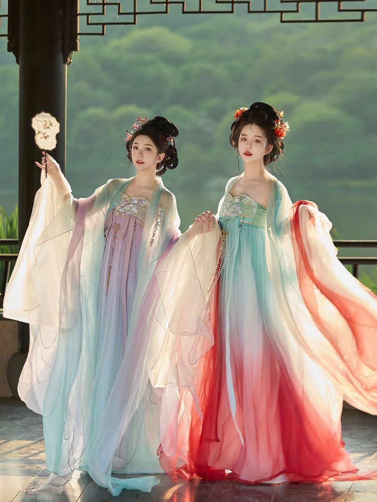 Vintage Charm of Traditional Chinese Cheongsam in the Republic Era Vintage Charm of Traditional Chinese Cheongsam in the Republic Era