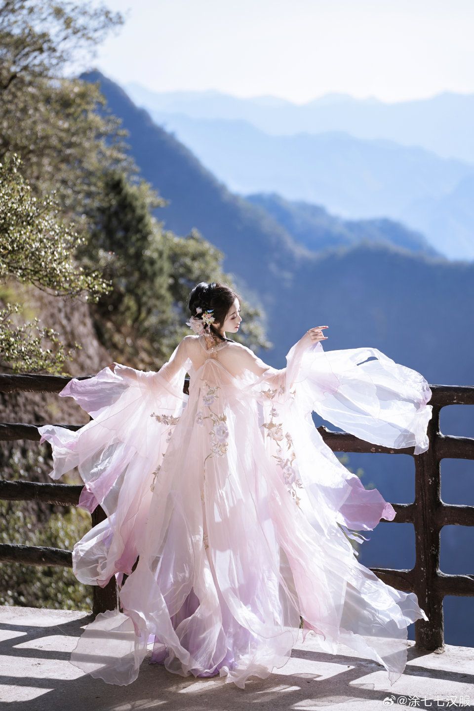 The Charm of Horseface Skirt Set with Corset Top The Charm of Horseface Skirt Set with Corset Top