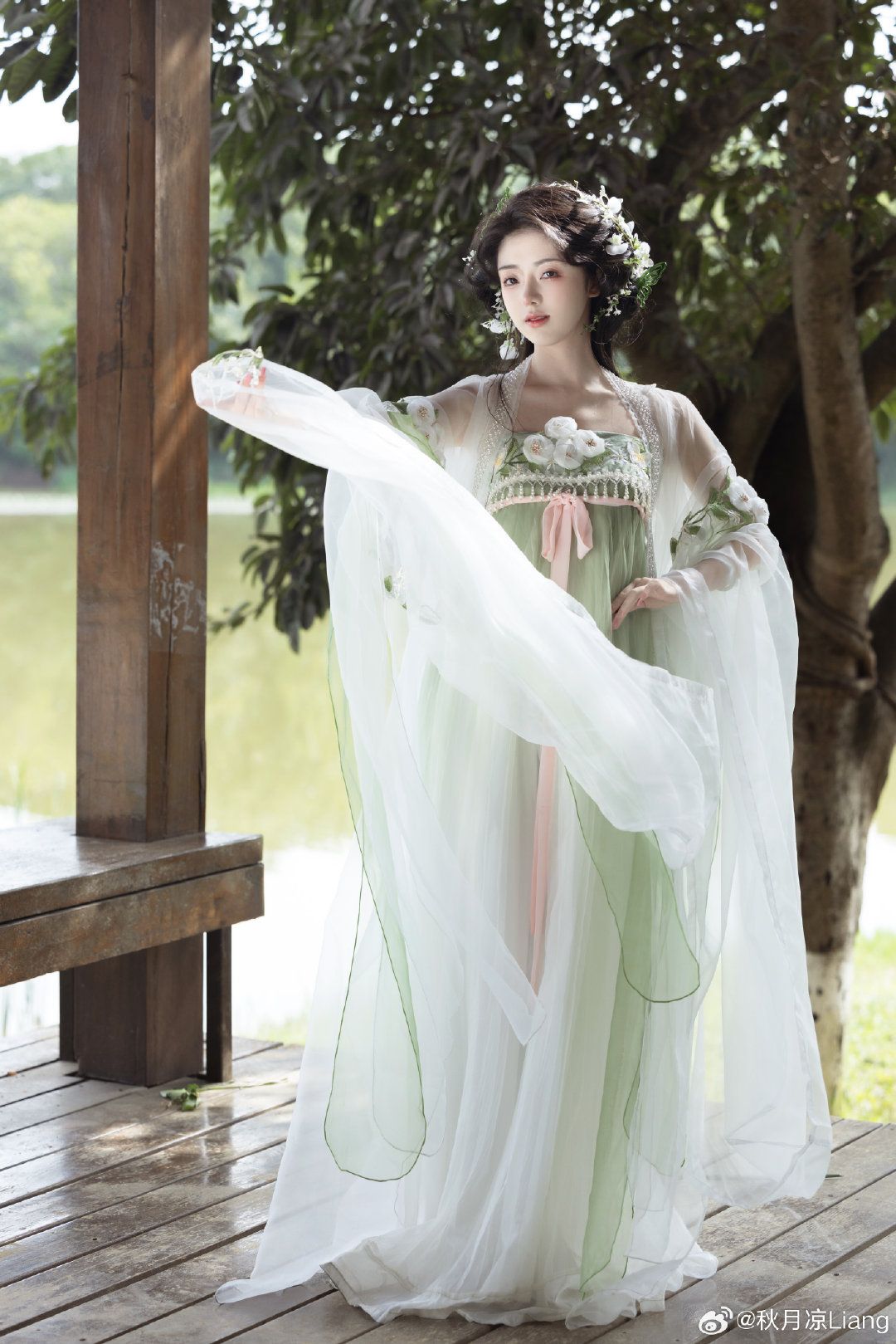 The Splendor of Hanfu Fashion:Exploring the Yan Xin Ji Style The Splendor of Hanfu Fashion:Exploring the Yan Xin Ji Style