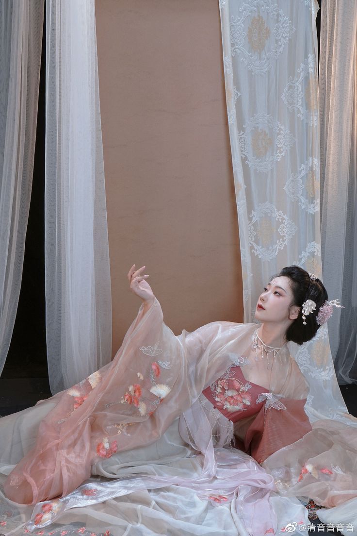 Vietnamese Ao Dai Cheongsam for the Petite Figure:A Fashionable Journey Vietnamese Ao Dai Cheongsam for the Petite Figure:A Fashionable Journey