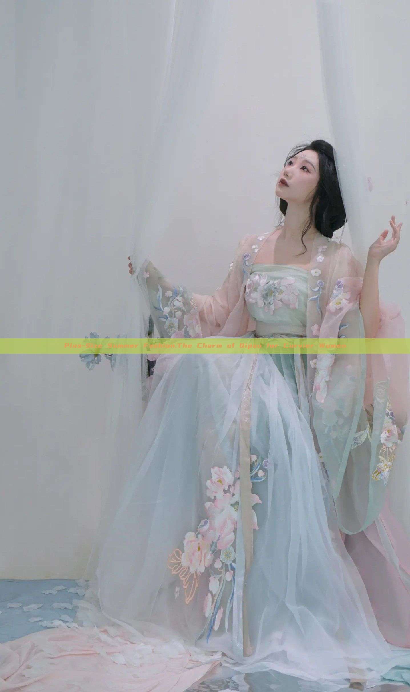 Plus-Size Summer Fashion:The Charm of Qipao for Curvier Women