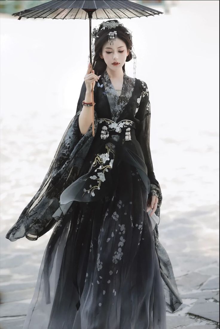 Summer Splendor:The Embroidered Shoes of a Girls Hanfu Fashion Summer Splendor:The Embroidered Shoes of a Girls Hanfu Fashion