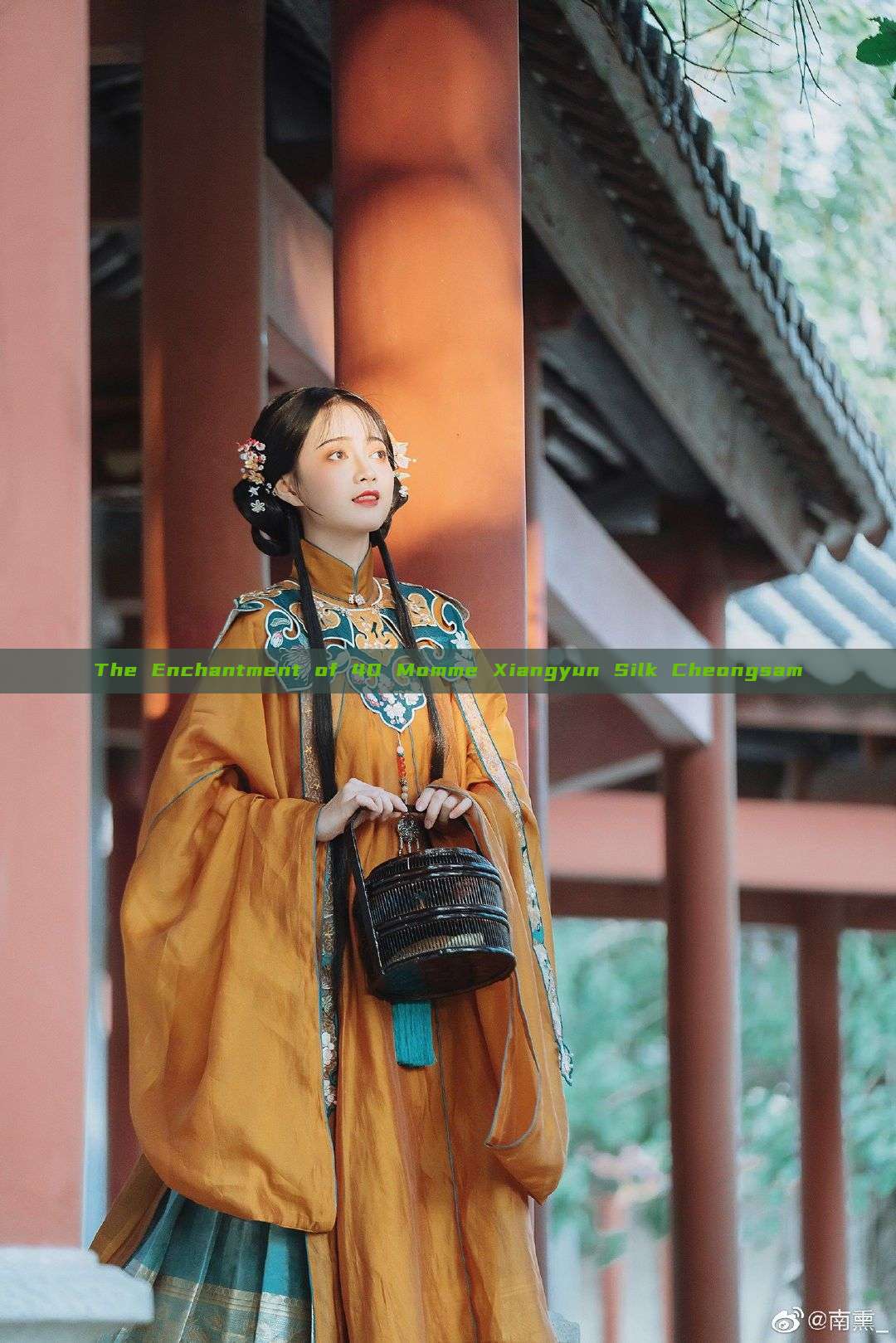 The Enchantment of 40 Momme Xiangyun Silk Cheongsam The Enchantment of 40 Momme Xiangyun Silk Cheongsam