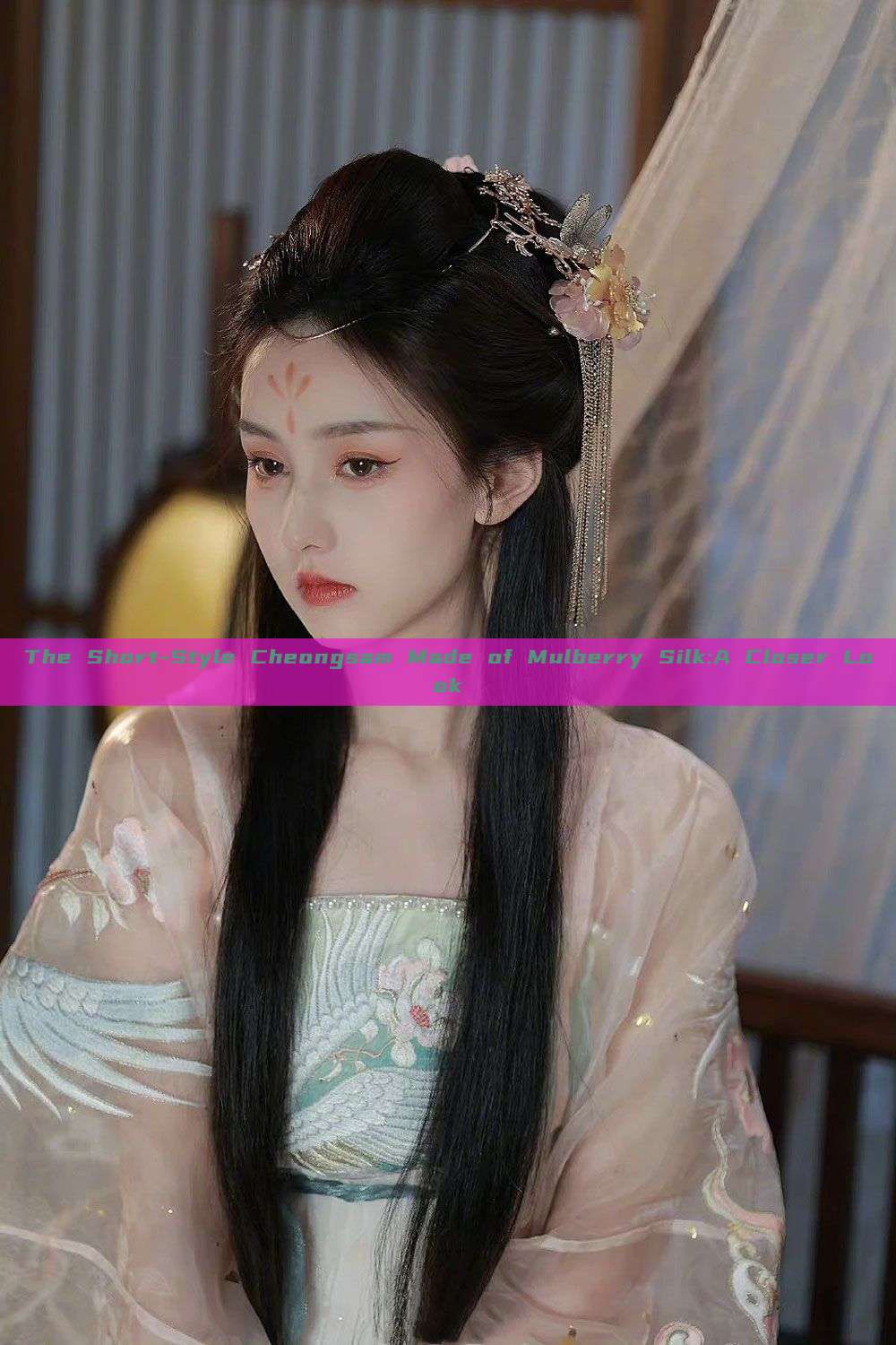 The Short-Style Cheongsam Made of Mulberry Silk:A Closer Look The Short-Style Cheongsam Made of Mulberry Silk:A Closer Look
