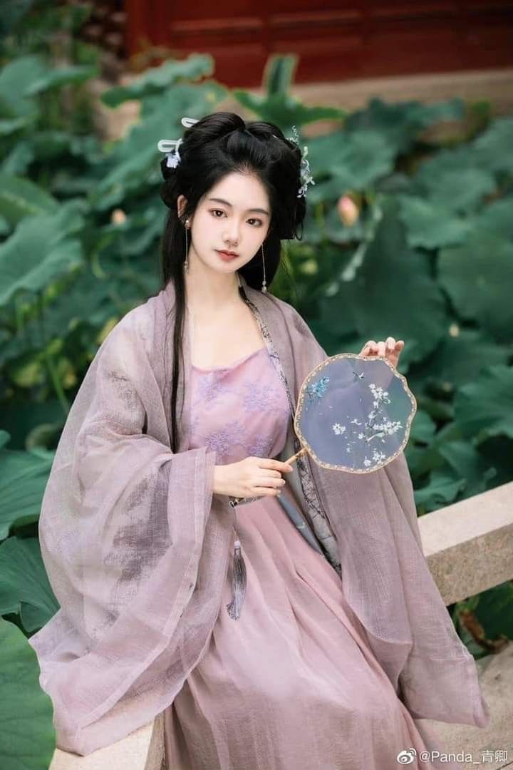 The Art of Pairing Cross-Collared Blouses with Horseface Skirts:Fashion Trends and Styling Tips The Art of Pairing Cross-Collared Blouses with Horseface Skirts:Fashion Trends and Styling Tips