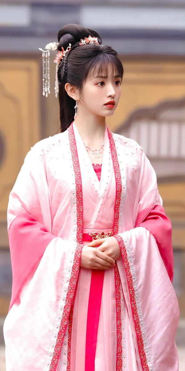 The Revival of Cheongsam and Hanfu:Exploring the Retro Vogue of Traditional Chinese Clothing The Revival of Cheongsam and Hanfu:Exploring the Retro Vogue of Traditional Chinese Clothing