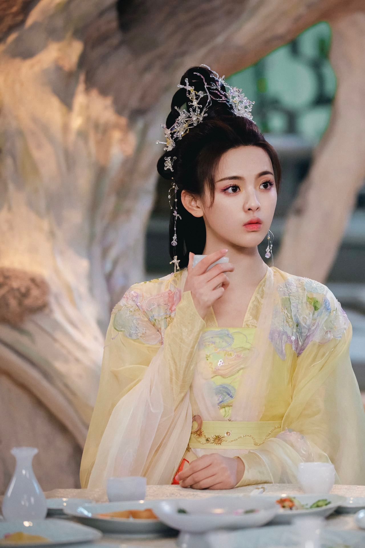 Neo-Classic Elegance:The Evolution of Modern Chinese Cheongsam Neo-Classic Elegance:The Evolution of Modern Chinese Cheongsam