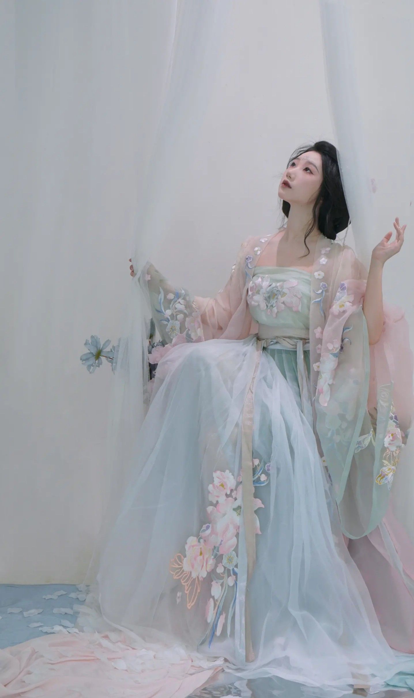 The Evolution of Engagement Gowns:Embracing the Traditional Beauty of Womens Cheongsam The Evolution of Engagement Gowns:Embracing the Traditional Beauty of Womens Cheongsam