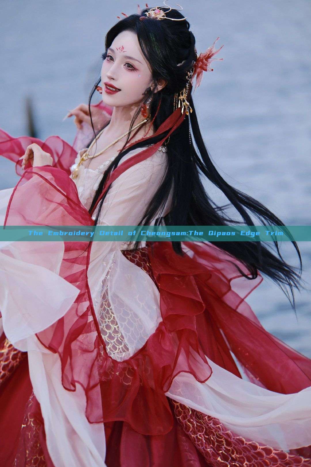 The Embroidery Detail of Cheongsam:The Qipaos Edge Trim The Embroidery Detail of Cheongsam:The Qipaos Edge Trim