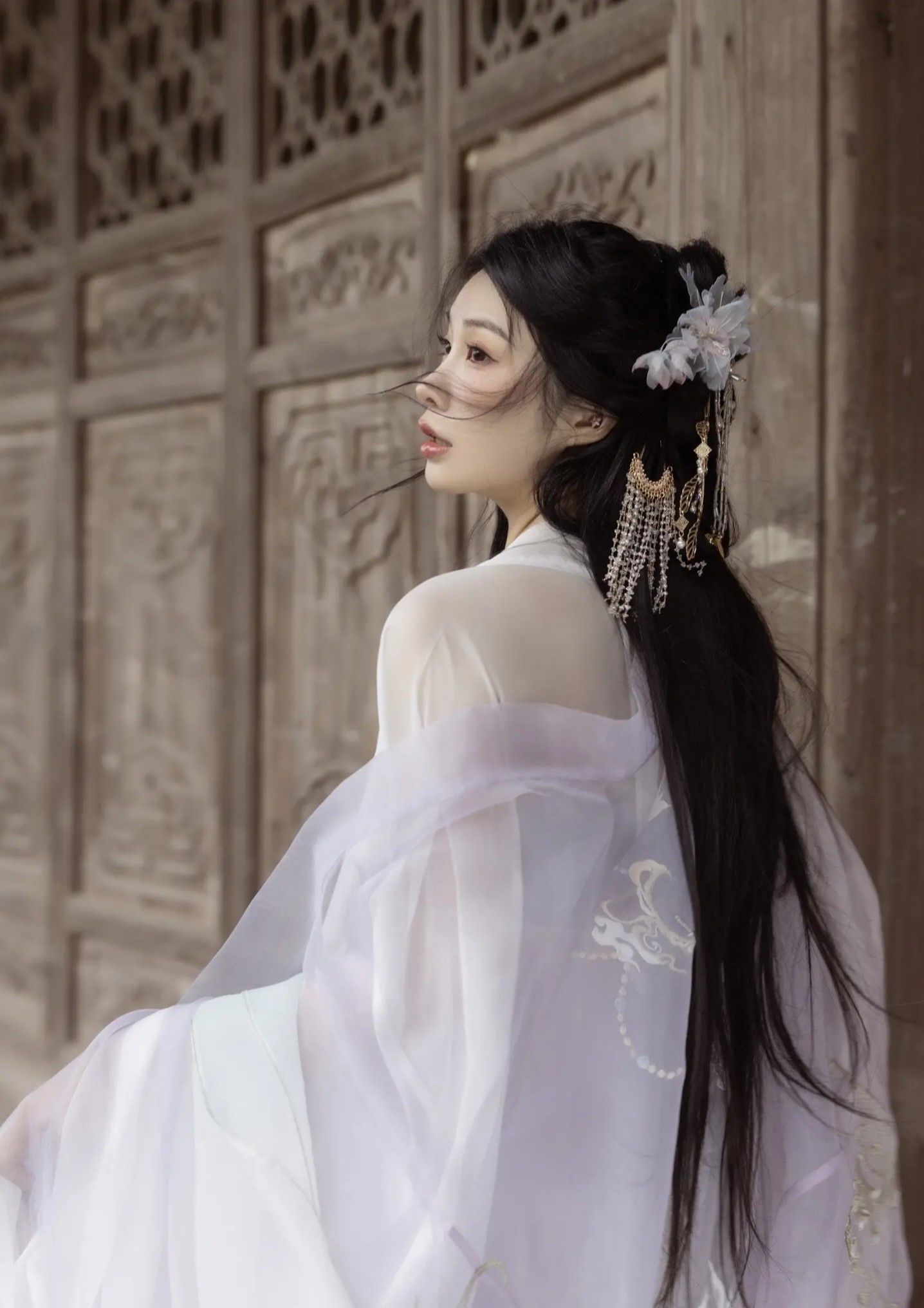 The Splendor of Hanfu Fashion:Han Yun阁s Hibiscus-Inspired Design The Splendor of Hanfu Fashion:Han Yun阁s Hibiscus-Inspired Design