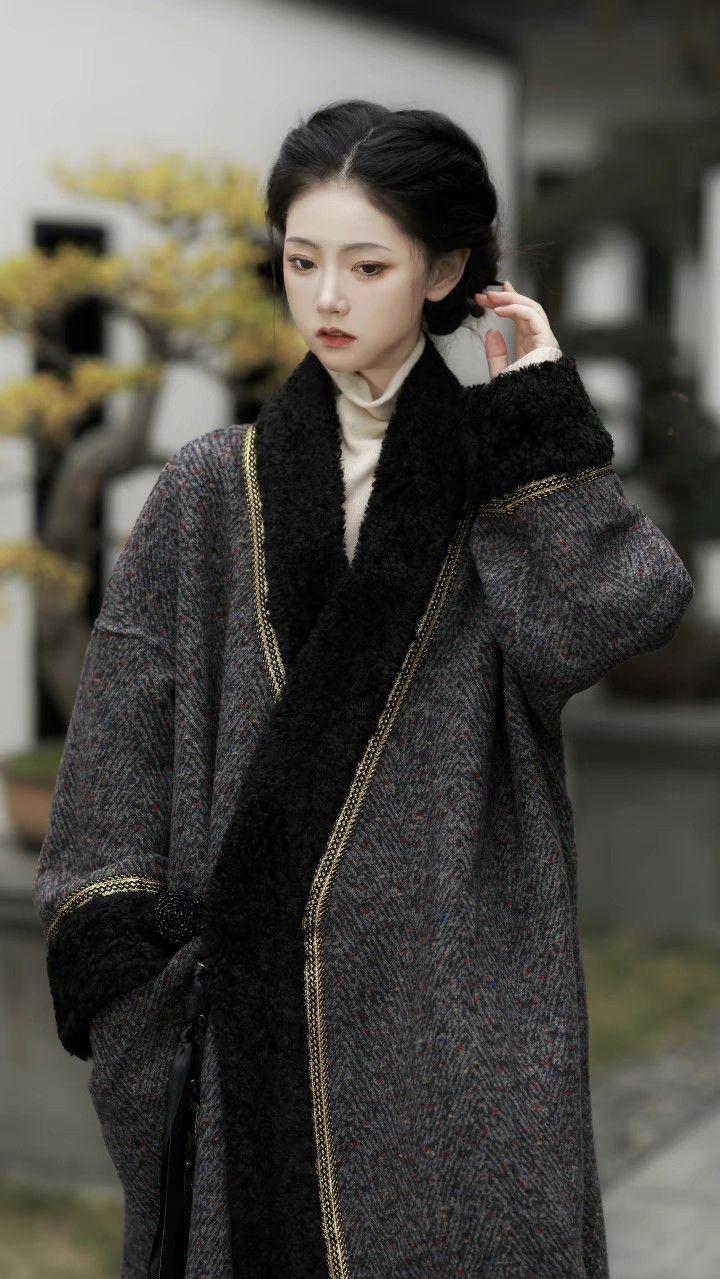 Modern Girls Skirt Style:The Blend of Western Fashion and Traditional Hanfu Modern Girls Skirt Style:The Blend of Western Fashion and Traditional Hanfu