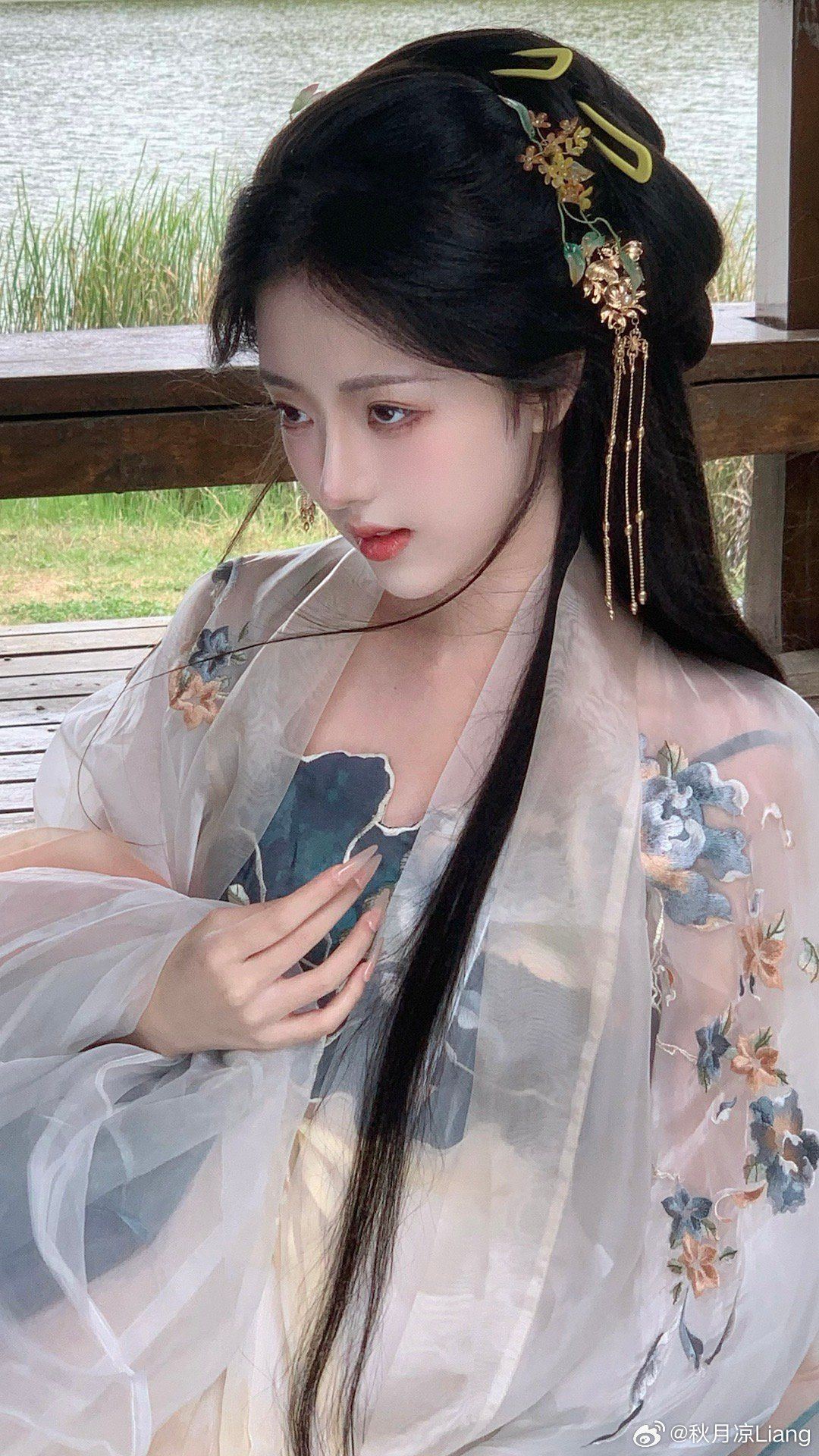 Summer Elegance in Girls Hanfu Cheongsam:The Waist-Length Skirt Summer Elegance in Girls Hanfu Cheongsam:The Waist-Length Skirt
