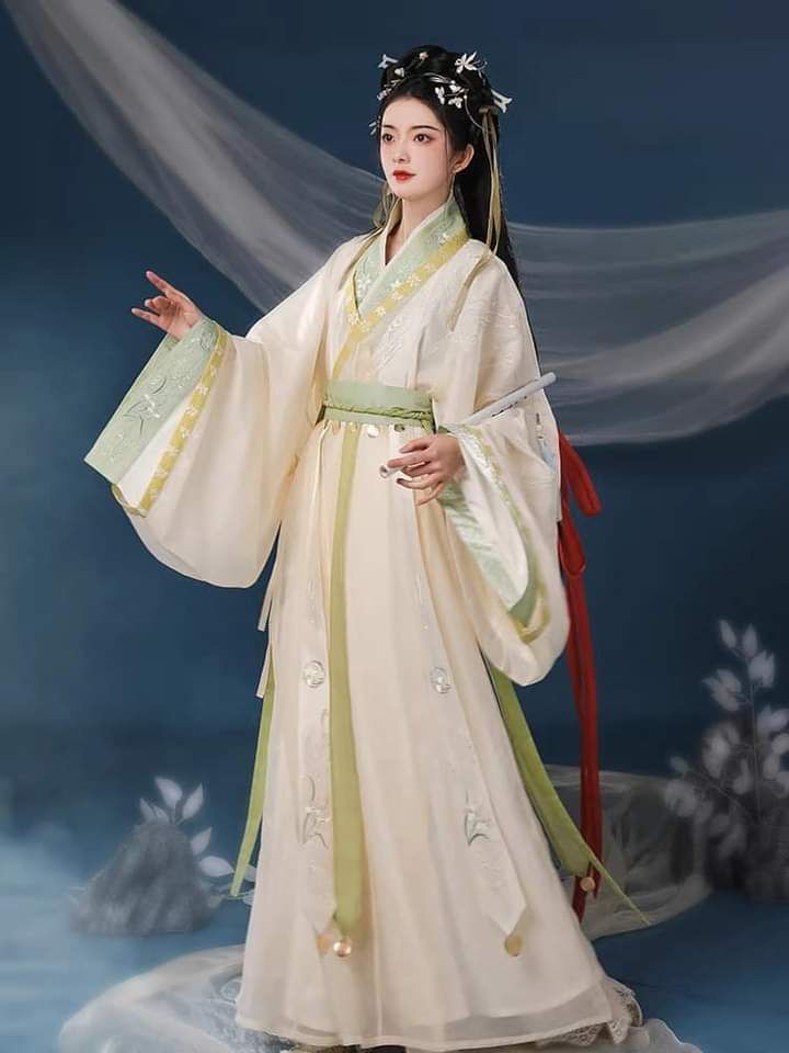 The Intimidating Primary Schooler in Dominating Hanfu Fashion The Intimidating Primary Schooler in Dominating Hanfu Fashion
