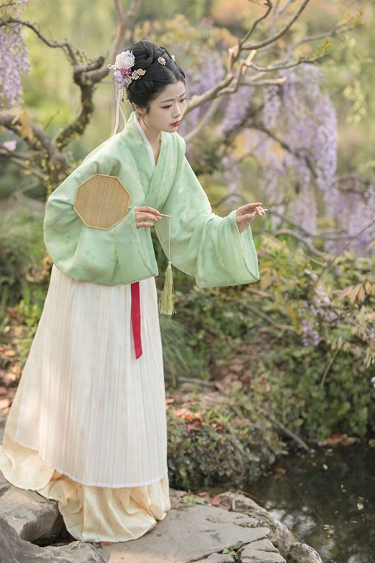 Peacock Blue Cheongsam with Long Sleeves:A Blend of Tradition and Elegance Peacock Blue Cheongsam with Long Sleeves:A Blend of Tradition and Elegance