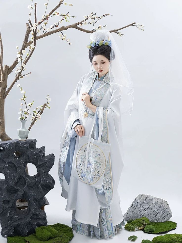 The Elegance of Patterned Jacquard Skirt with Horseface Design The Elegance of Patterned Jacquard Skirt with Horseface Design
