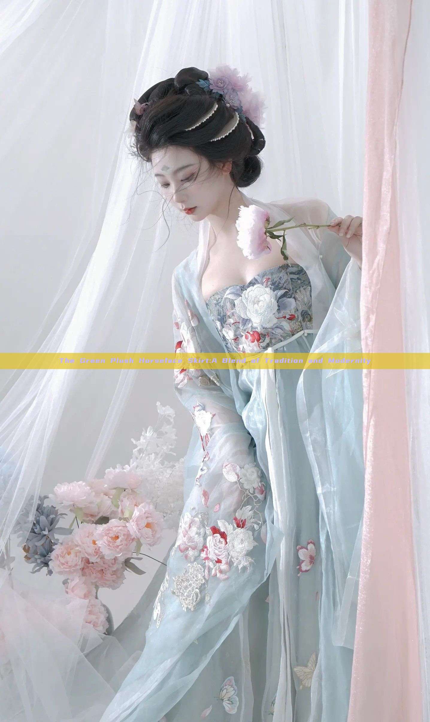 The Green Plush Horseface Skirt:A Blend of Tradition and Modernity