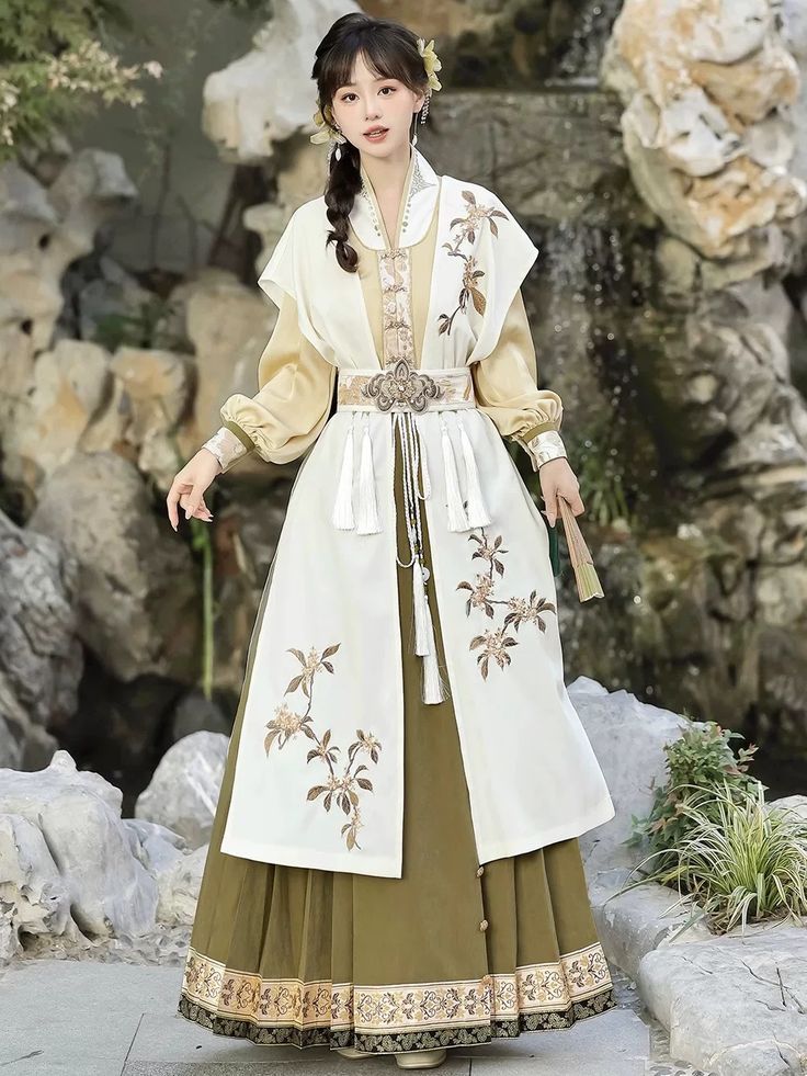 The Art of Hanfu Hair Styling with Coiled Hairpins The Art of Hanfu Hair Styling with Coiled Hairpins