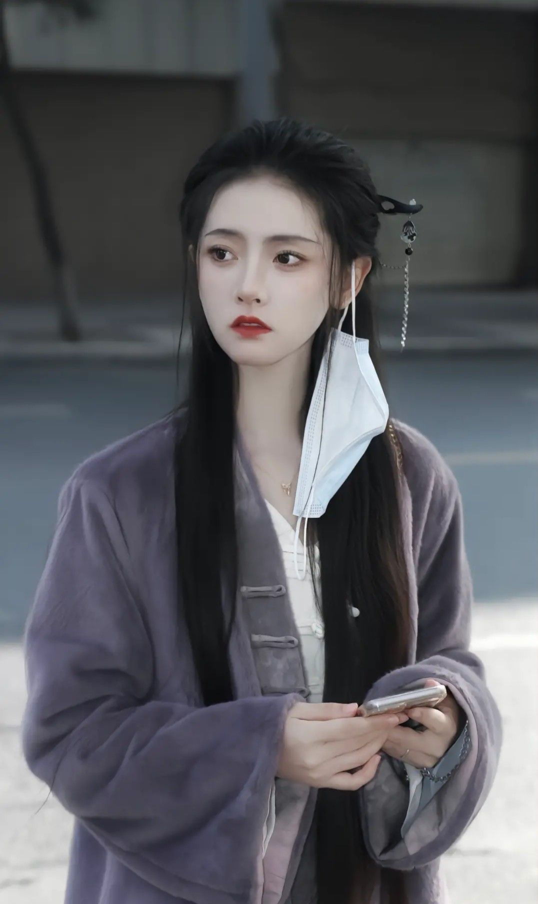 Revisiting the Splendid Charm of Hanfu:The Allure of Zhongxuezhis Style Revisiting the Splendid Charm of Hanfu:The Allure of Zhongxuezhis Style