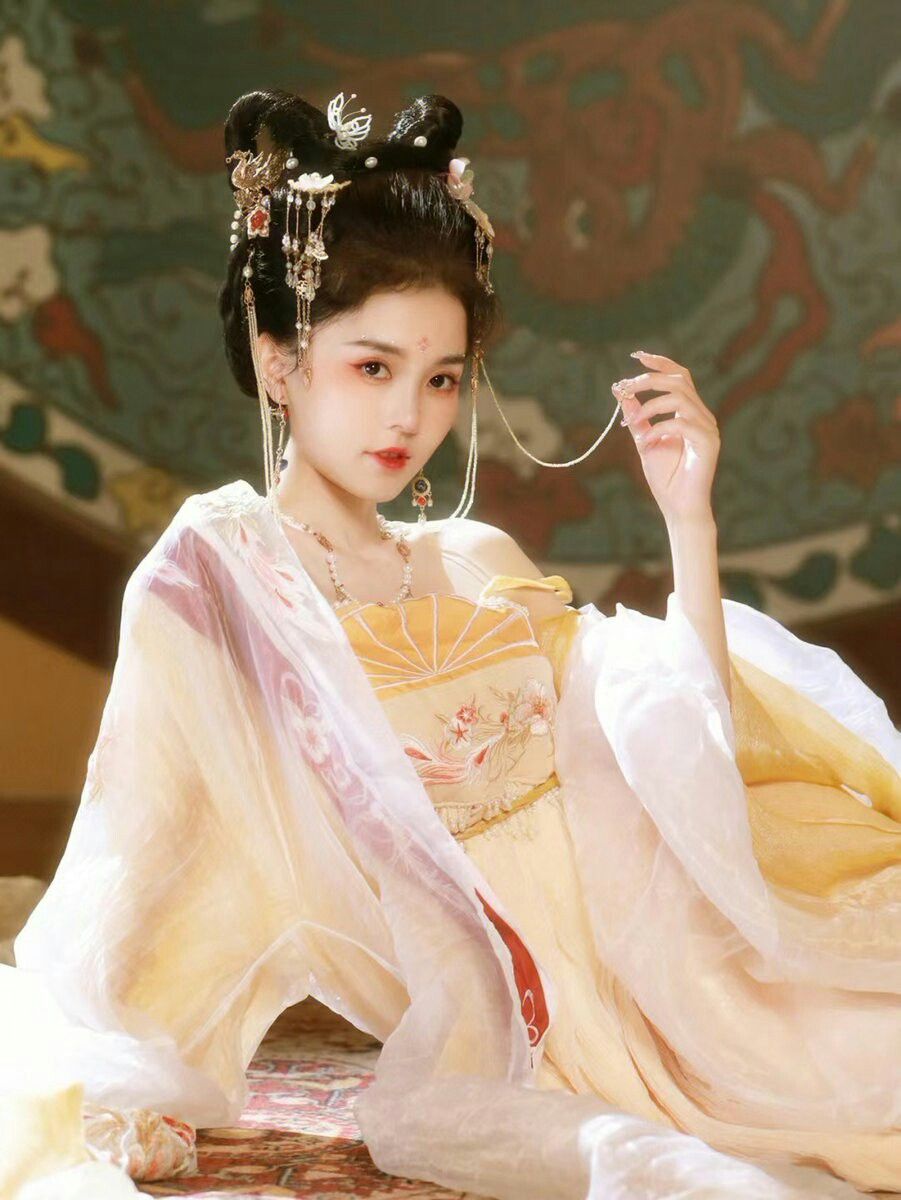 The 10-Year-Old Hanfu Girl in Grade Four:Embracing Traditional Beauty The 10-Year-Old Hanfu Girl in Grade Four:Embracing Traditional Beauty