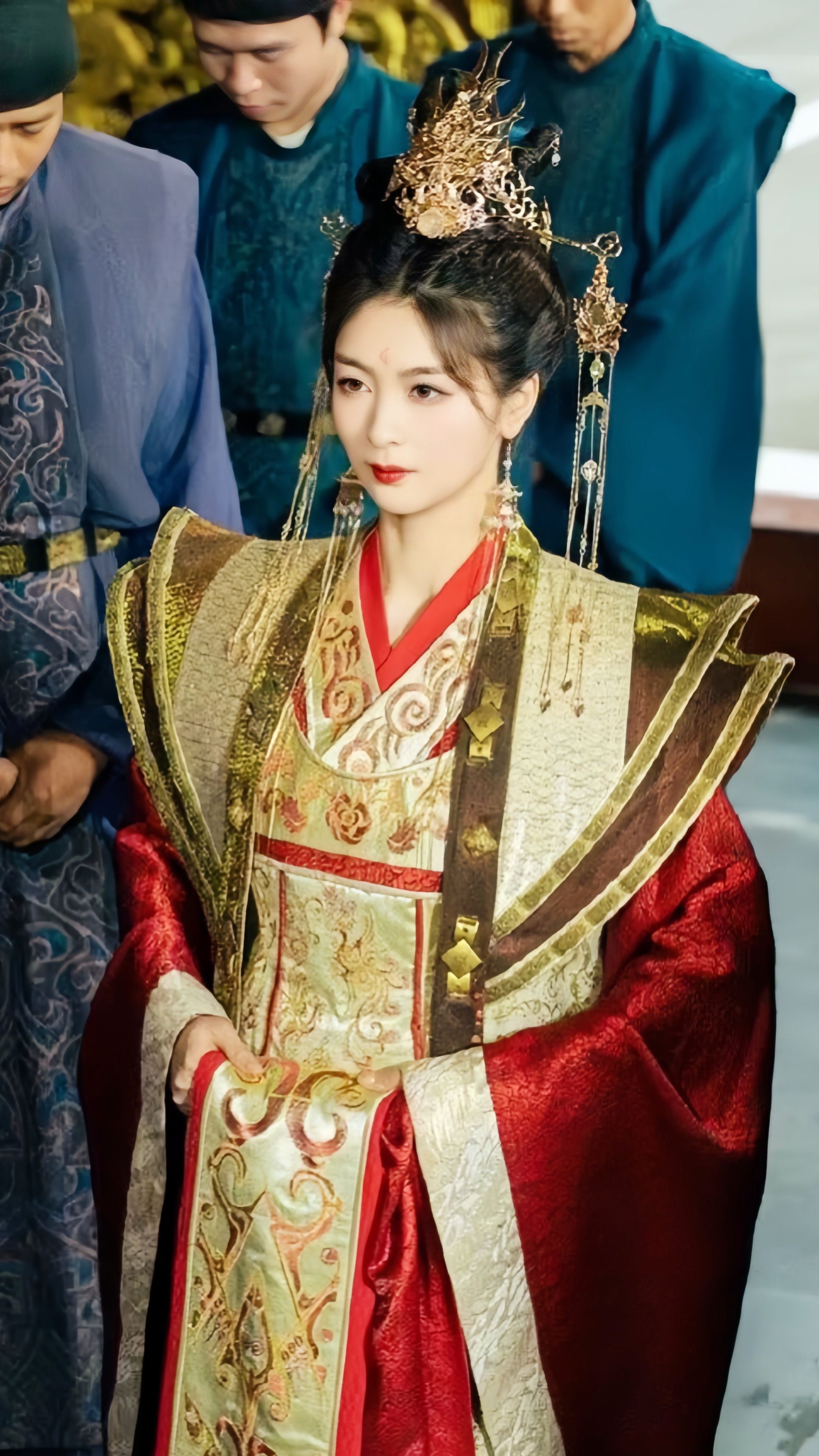 Embracing Authentic Hanfu Fashion at Affordable Prices Embracing Authentic Hanfu Fashion at Affordable Prices