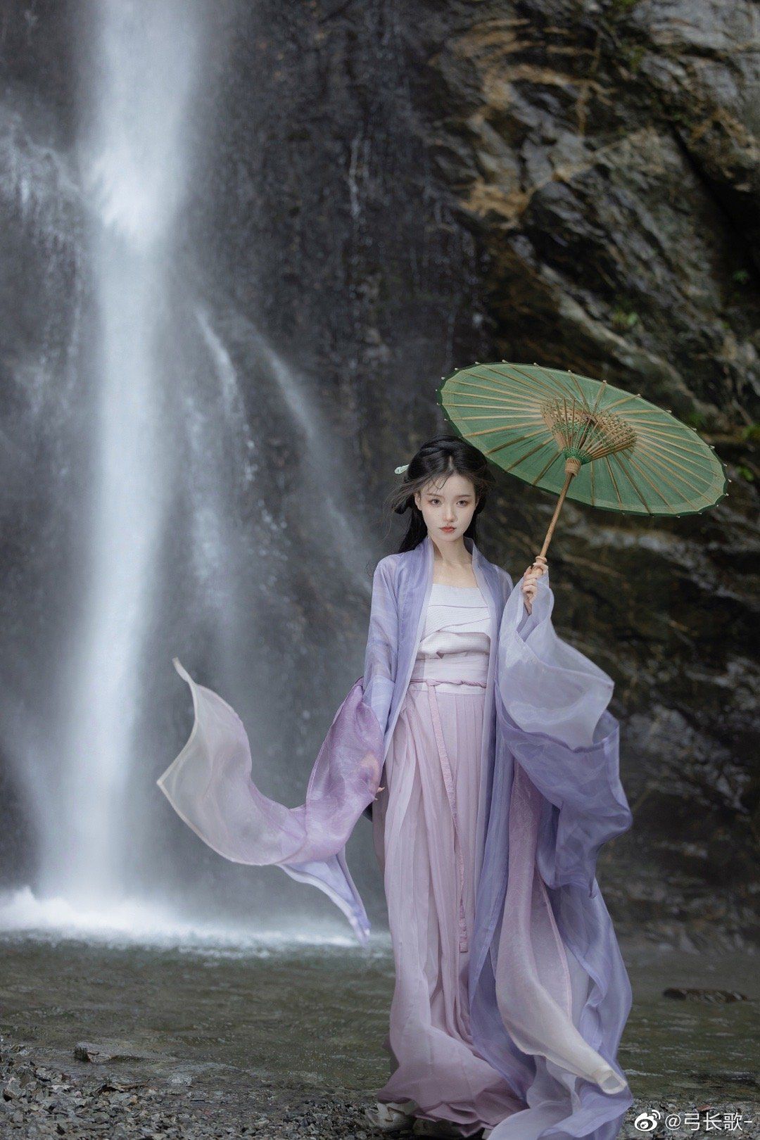 Embracing Traditional Charm:The Evolution of Cheongsam for the Petite Figure in Chinese Style Embracing Traditional Charm:The Evolution of Cheongsam for the Petite Figure in Chinese Style