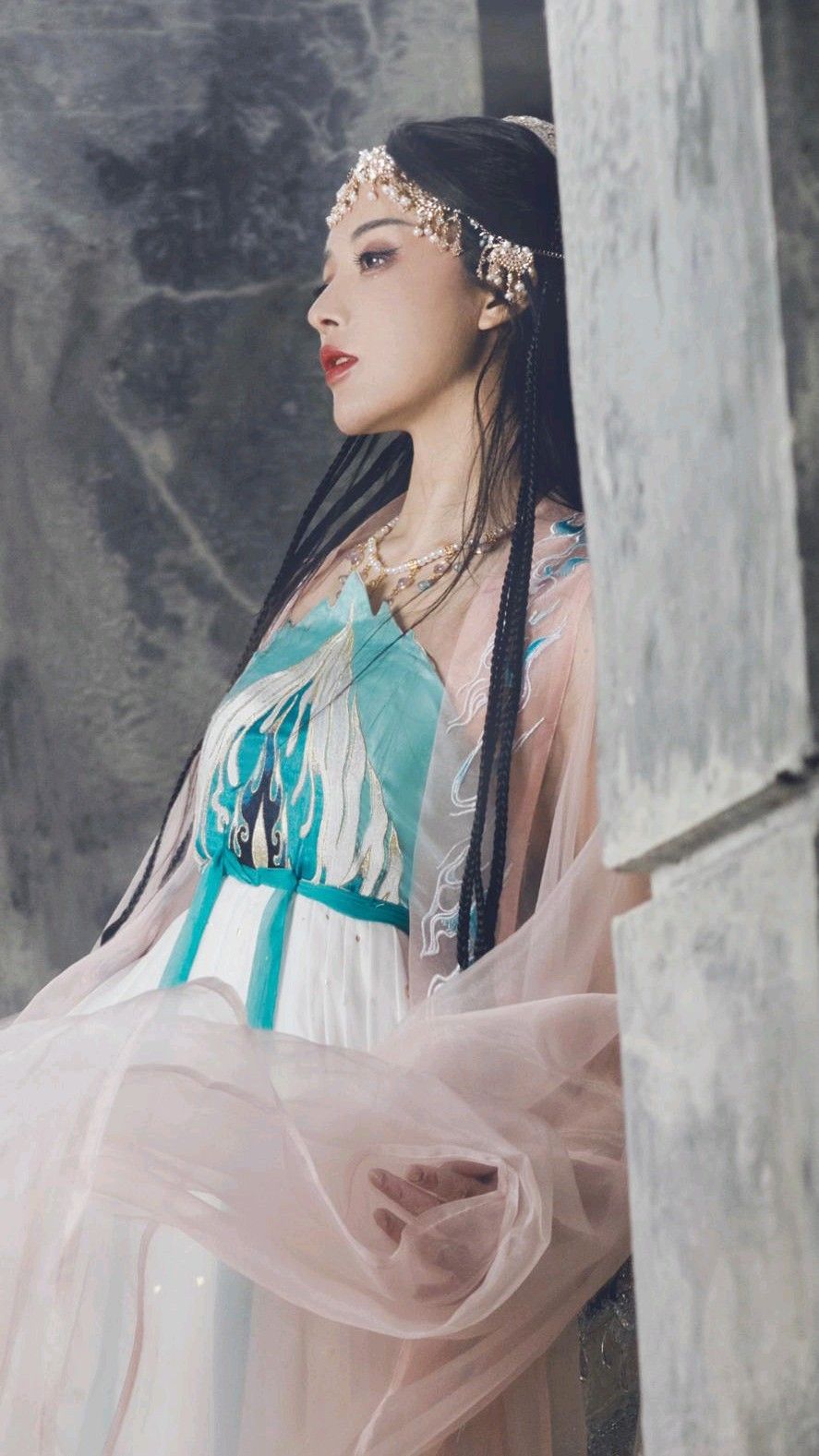The Elegance of Qiyu Hanfu Women The Elegance of Qiyu Hanfu Women