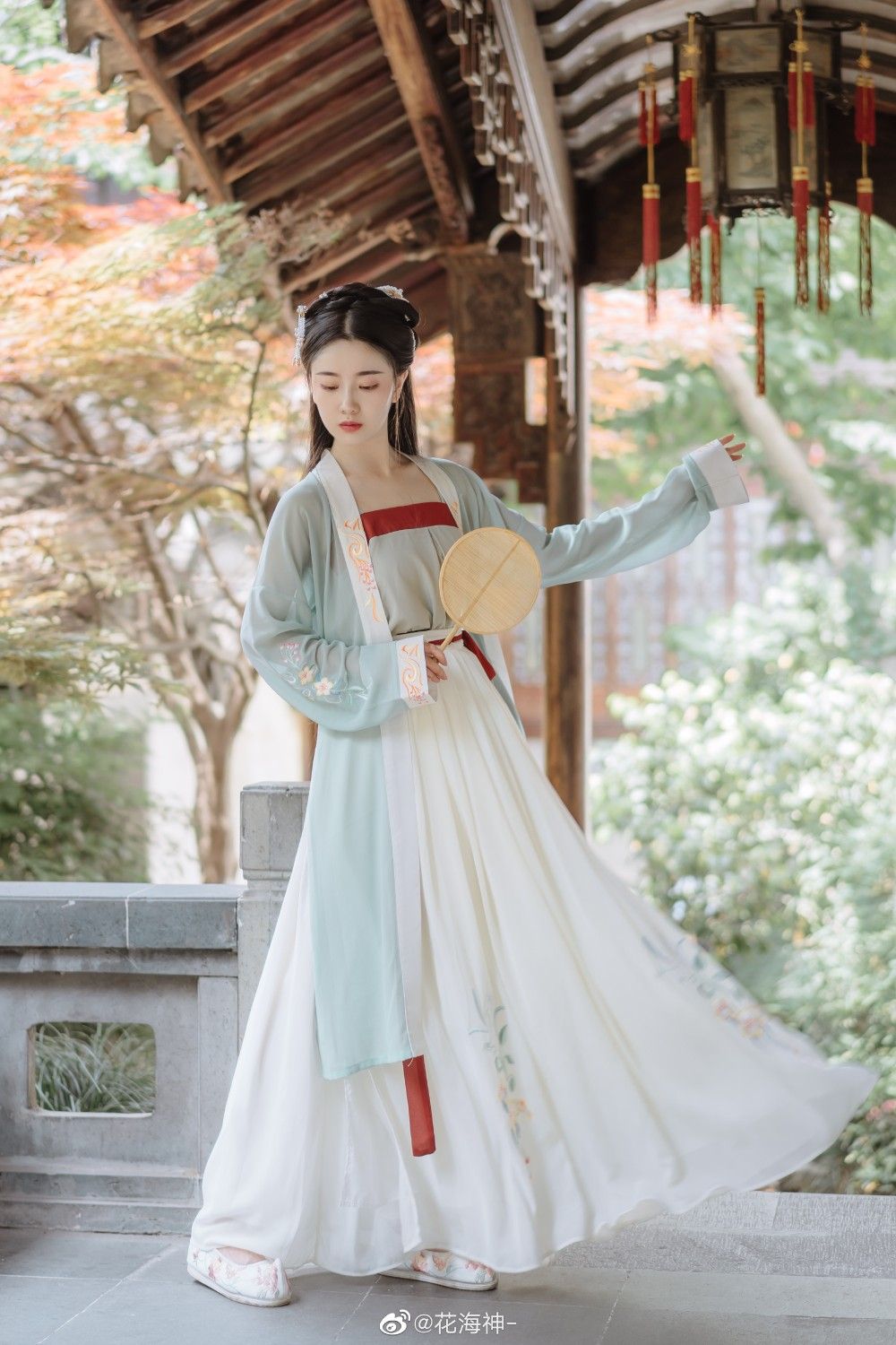 Modernizing Ethnic Style Cheongsam:The Evolution of a Traditional Qipao into a Fashionable Dress Modernizing Ethnic Style Cheongsam:The Evolution of a Traditional Qipao into a Fashionable Dress