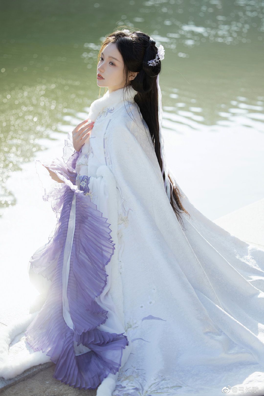 Reinventing Traditional Hanfu:Modernizing the Classic Long-Style Reinventing Traditional Hanfu:Modernizing the Classic Long-Style