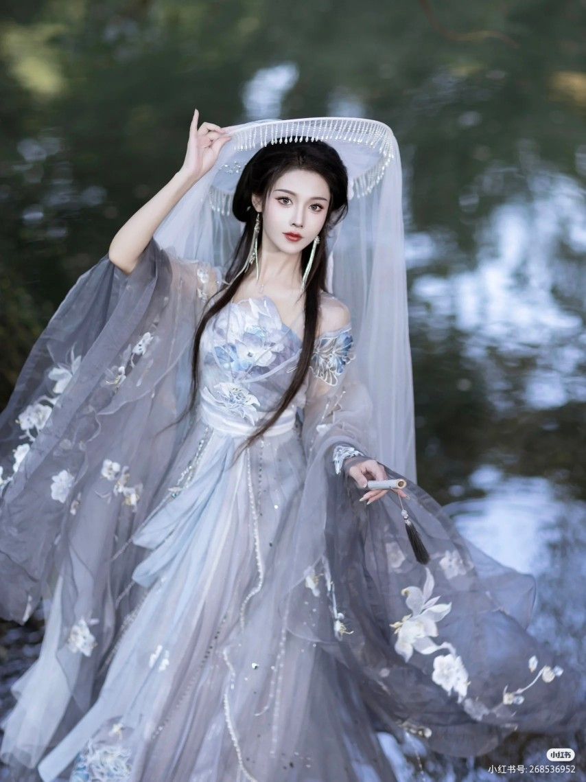 The Charm of Cheongsam with坎肩 and 7-inch Sloping Sleeves The Charm of Cheongsam with坎肩 and 7-inch Sloping Sleeves