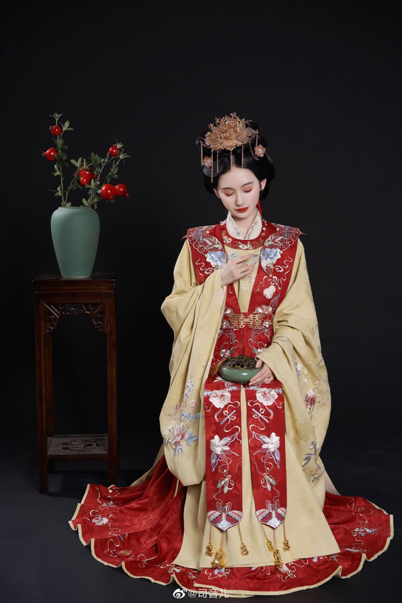Winter Hanfu Costumes for College Girls:The Rise of Traditional Elegance in Modern Student Fashion Winter Hanfu Costumes for College Girls:The Rise of Traditional Elegance in Modern Student Fashion