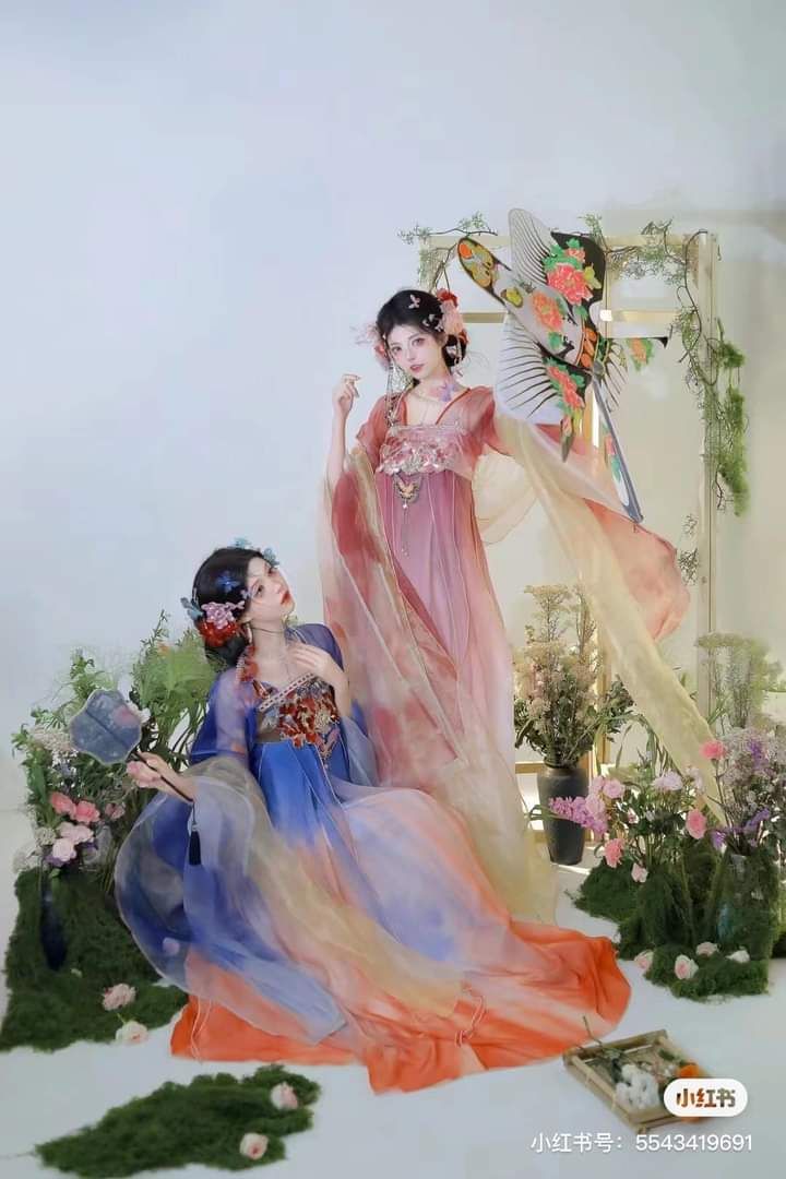 Embracing the New Chinese Style:The Rise of Low-neck Cheongsam Embracing the New Chinese Style:The Rise of Low-neck Cheongsam