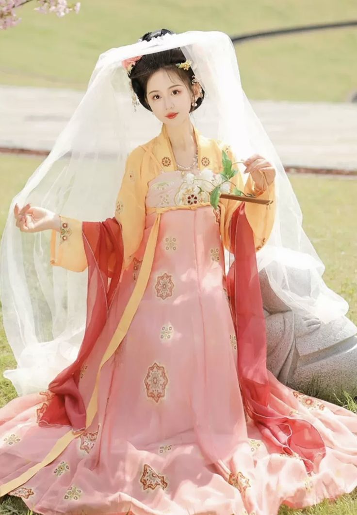 Wang Xiaoyans Silk Cheongsam:A Glimpse into the Splendor of Traditional Chinese Fashion Wang Xiaoyans Silk Cheongsam:A Glimpse into the Splendor of Traditional Chinese Fashion