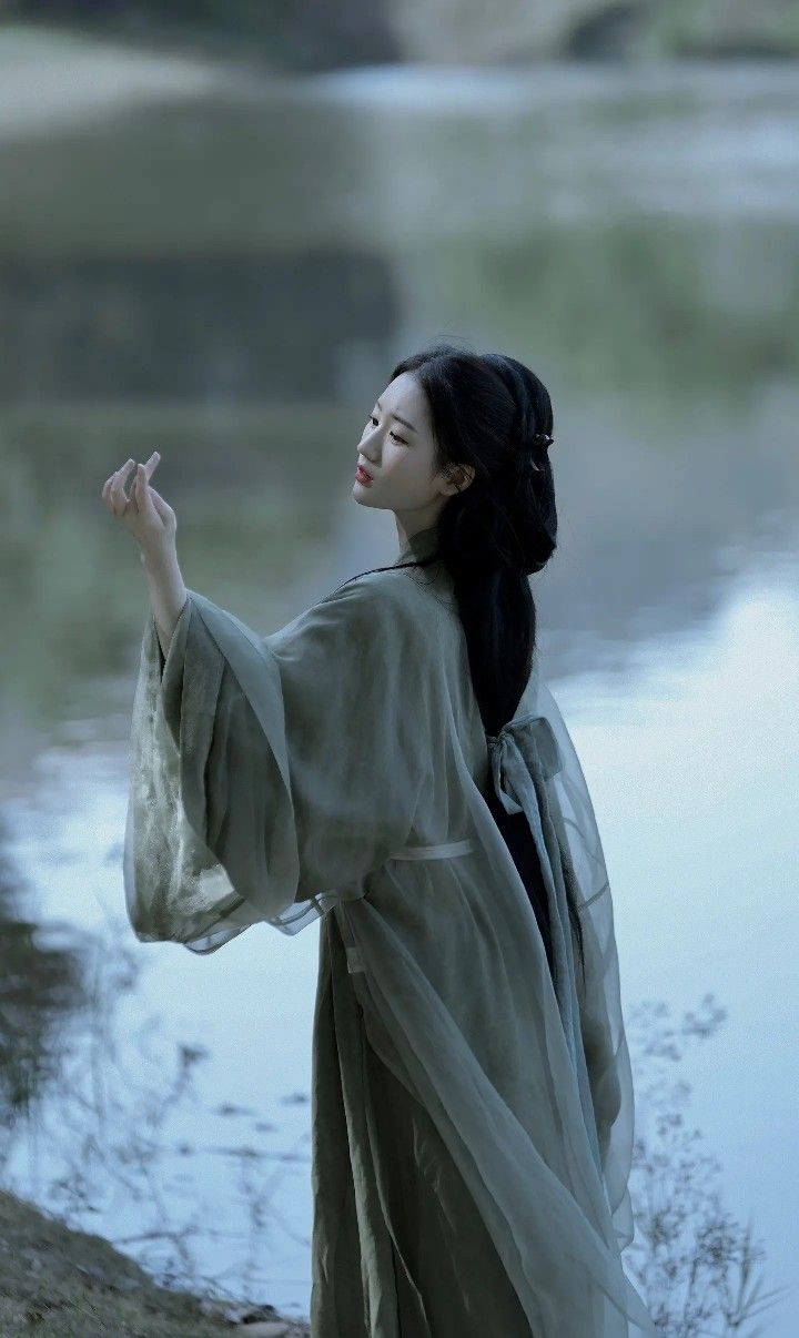 The Horoscope of the White Sheep in Hanfu Fashion:A Journey into the Life of a 9-Year-Old Aries The Horoscope of the White Sheep in Hanfu Fashion:A Journey into the Life of a 9-Year-Old Aries