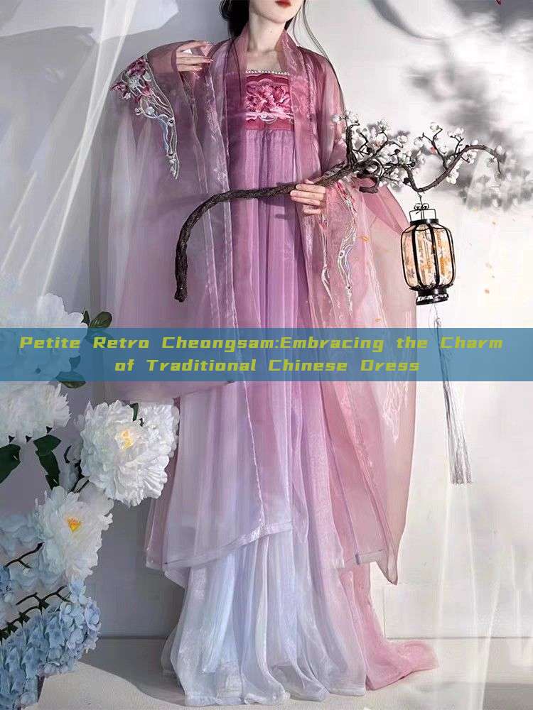 Petite Retro Cheongsam:Embracing the Charm of Traditional Chinese Dress Petite Retro Cheongsam:Embracing the Charm of Traditional Chinese Dress