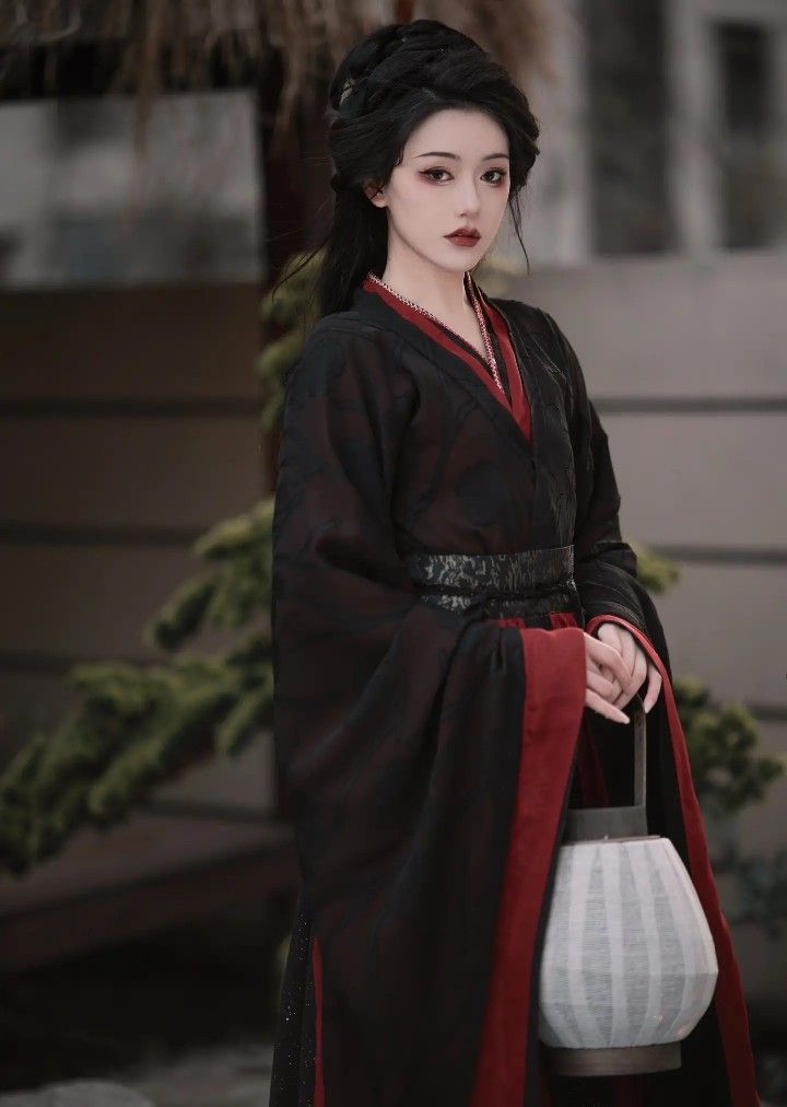 The Elegance of Waist-Length Hanfu for Women:A Study in Gradient Colors The Elegance of Waist-Length Hanfu for Women:A Study in Gradient Colors