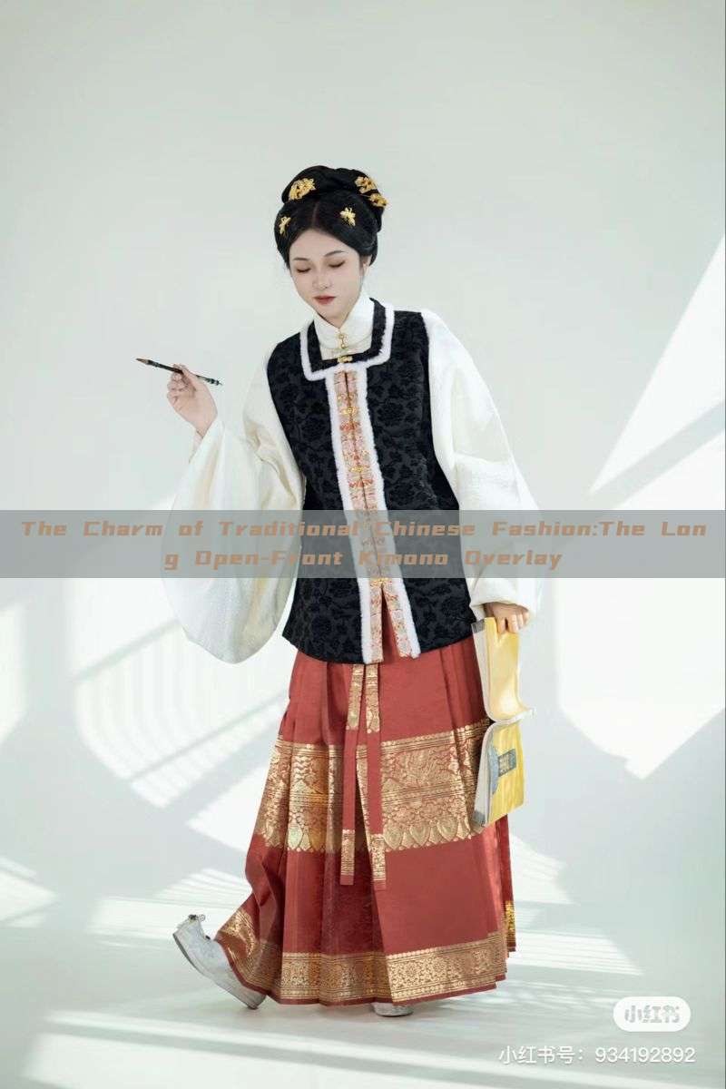 The Charm of Traditional Chinese Fashion:The Long Open-Front Kimono Overlay