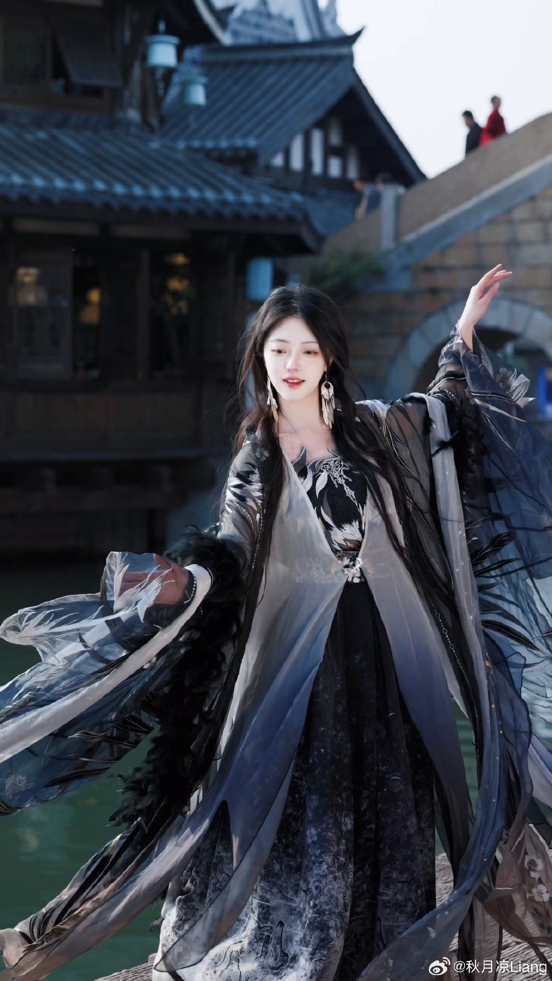 The Dream of Floating Life in Traditional Hanfu Fashion The Dream of Floating Life in Traditional Hanfu Fashion
