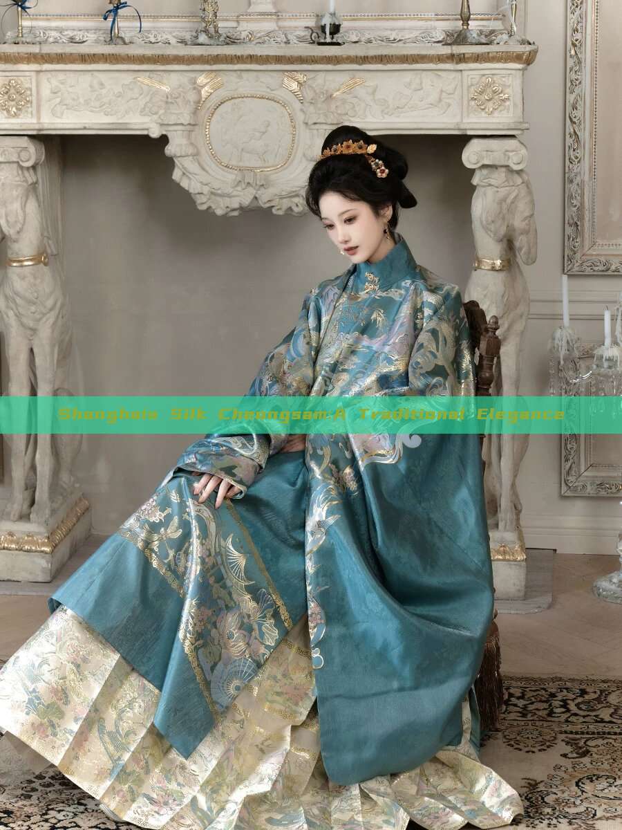 Shanghais Silk Cheongsam:A Traditional Elegance Shanghais Silk Cheongsam:A Traditional Elegance