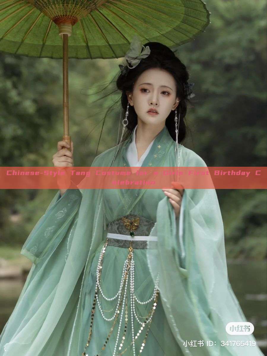 Chinese-Style Tang Costume for a Girls First Birthday Celebration Chinese-Style Tang Costume for a Girls First Birthday Celebration